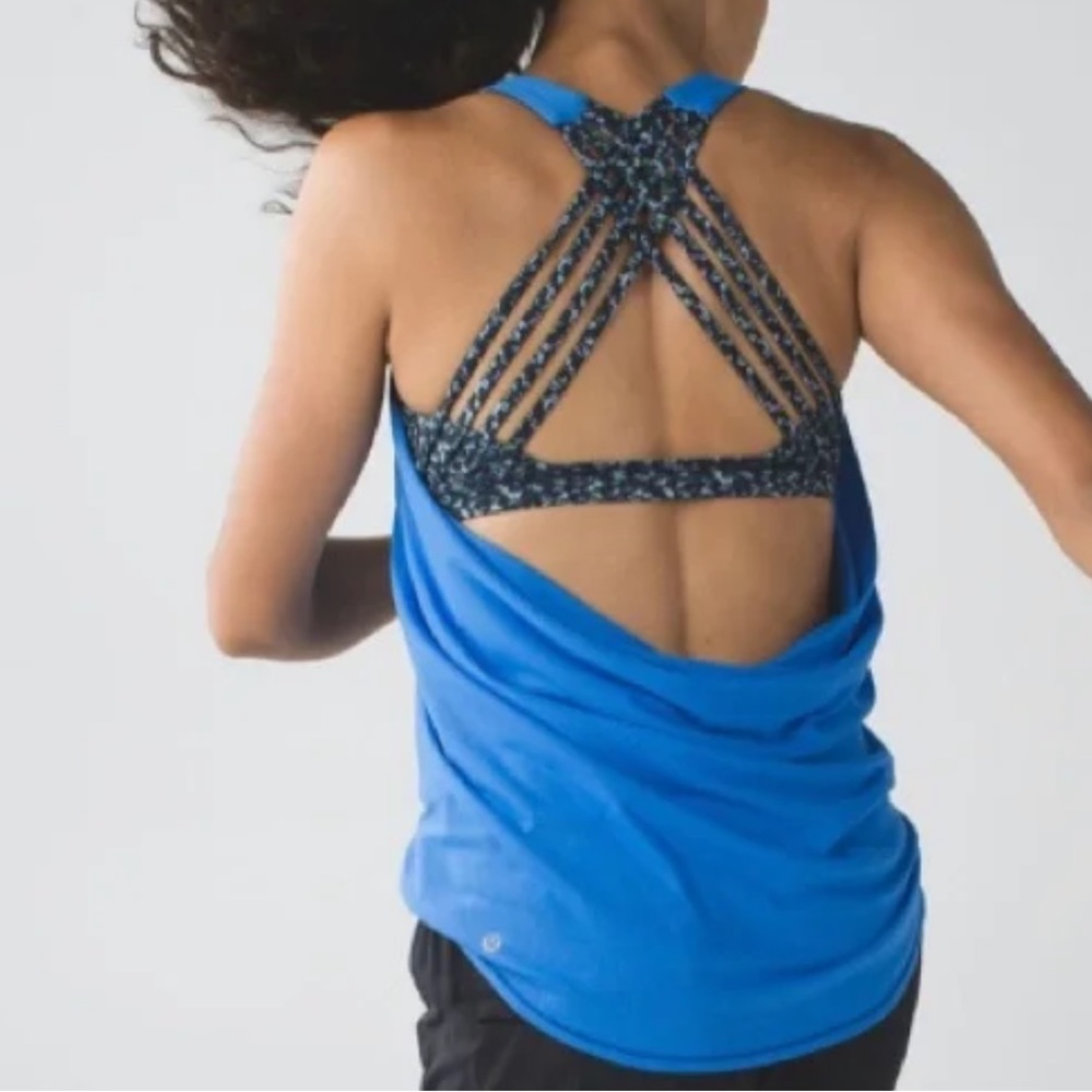 RARE! - LuluLemon Wild Tank Top in Shocking Blue with built in Bra - size 4 - Picture 1 of 6